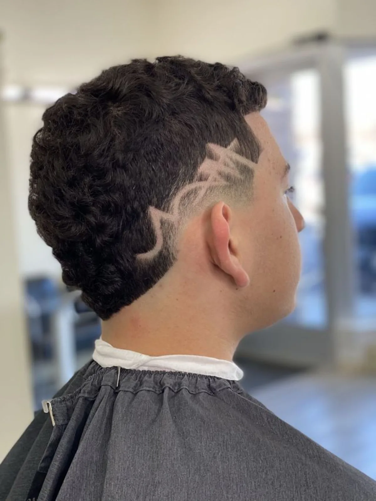 Curly top with a burst taper and freestyle design